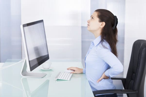 Cuida tu espalda: cómo elegir una silla para el teletrabajo - La Tercera