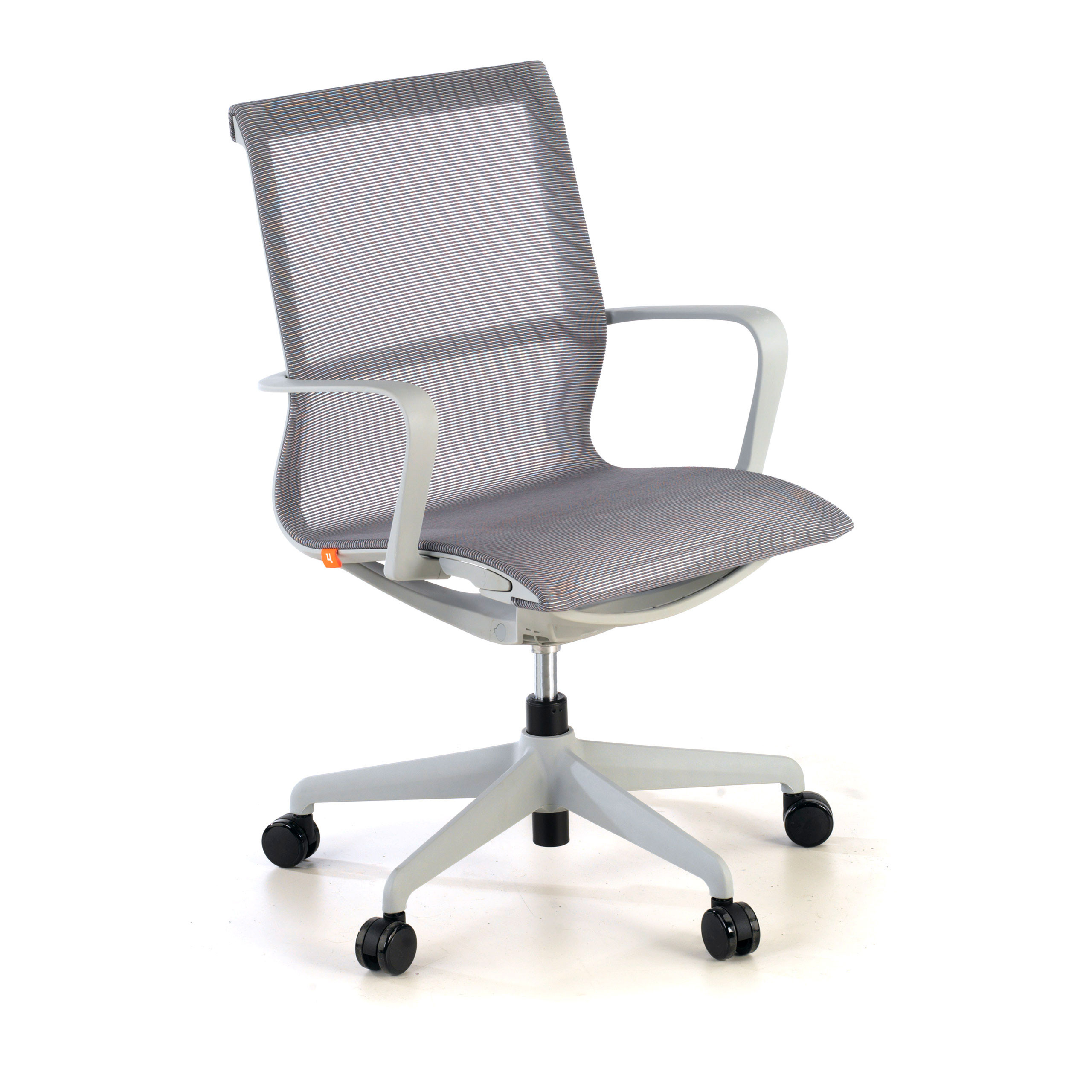 silla giratoria gris ice estructura negra malla 1