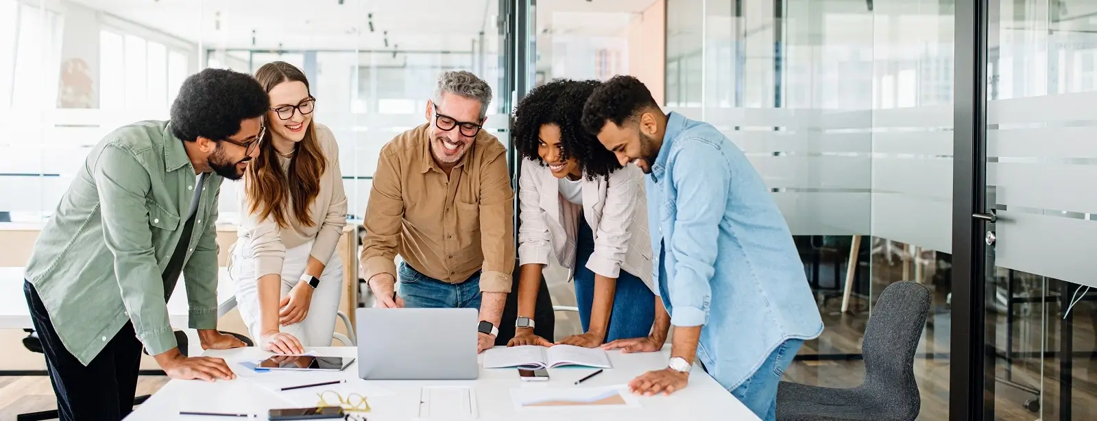 Juegos y dinámicas de grupo para motivar y unir al equipo